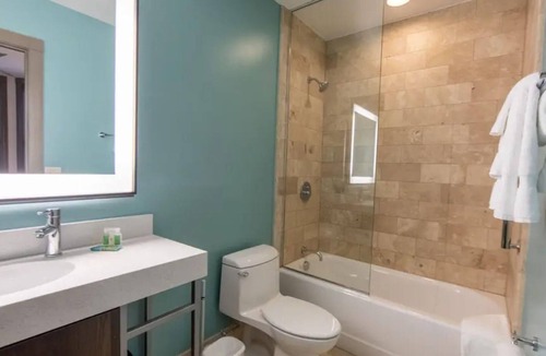Central Business District Resort | NOLA Escape: Spacious 1BR Deluxe Villa with Full Kitchen
