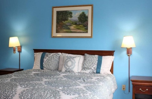 Mount Vernon House | Non-Smoking King Room at FairBridge Inn Express Mt Vernon