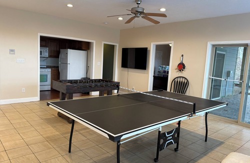 Jacksboro House | Norris Lake House with Boat Dock, Pool, and Hot Tub