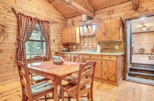 Sautee Nacoochee Cottage | North Georgia Mtn Escape w/Hot Tub & Games!