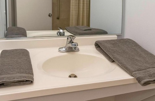 Tougaloo Apartment | North - King Bed Hotel Studio 318