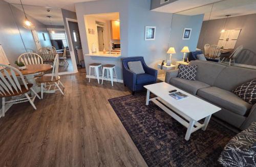 Traverse City House | North Shore Inn TC 208