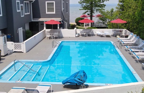 Traverse City Condo | Northern Michigan Charm, North Shore Inn Condo 209