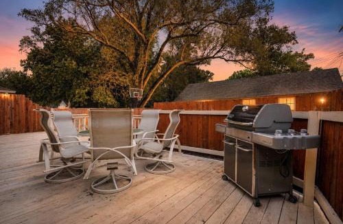 Indianapolis House | Northside Cottage - Perfect Indy Location-Family Friendly
