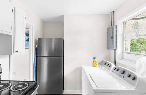 Norwood Condo | Norwood Seven Flat No. 5 -City Stay/King Bed/WiFi