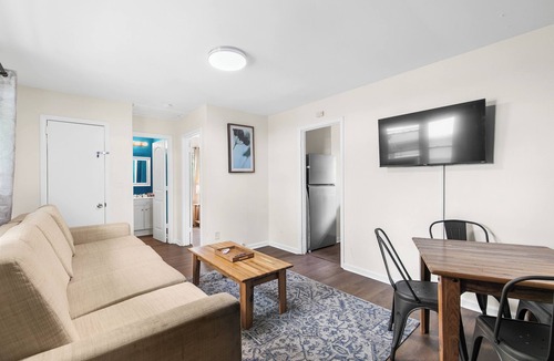 Norwood Condo | Norwood Seven Flat No. 5 -City Stay/King Bed/WiFi