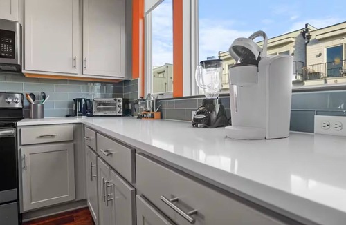 Katie Hill Neighborhood Condo | Notes At Music City, Picturesque Views, Centrally Located