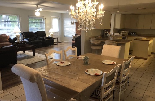 Vamo House | Now available! Spacious Private home, near beaches and all!