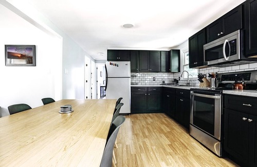 Fayetteville House | NRG Park Basecamp w/Fenced Yard