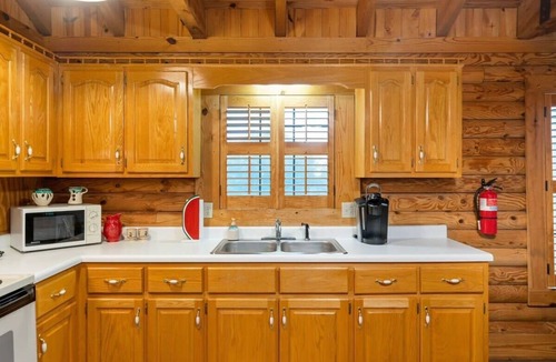 Somerset Cabin | Oak Hill Cabin | Cozy Retreat Near Lake Cumberland