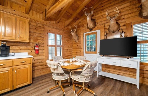 Somerset Cabin | Oak Hill Cabin | Cozy Retreat Near Lake Cumberland