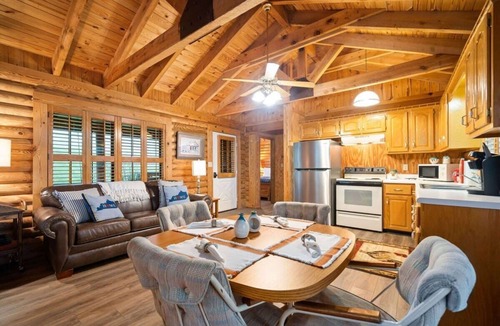 Somerset Cabin | Oak Hill Cabin | Cozy Retreat Near Lake Cumberland