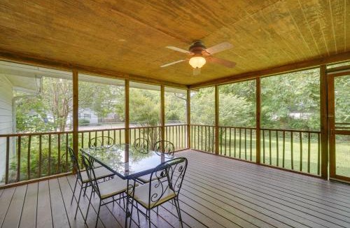 Oak Ridge House | Oak Ridge Retreat w/Porch < 1 Mi to Downtown