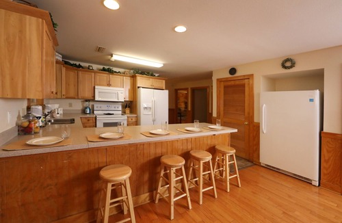 Pigeon Forge House | Oak Tree Lodge 3 - Fifteen Bedroom Chalet Lodge