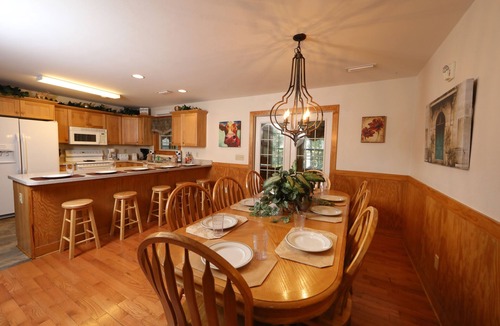 Pigeon Forge House | Oak Tree Lodge 3 - Fifteen Bedroom Chalet Lodge