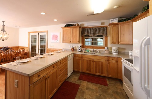 Pigeon Forge House | Oak Tree Lodge 3 - Fifteen Bedroom Chalet Lodge