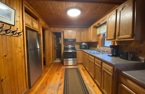 South Bloomingville Cabin | Oakridge - Hosted by The Chalets