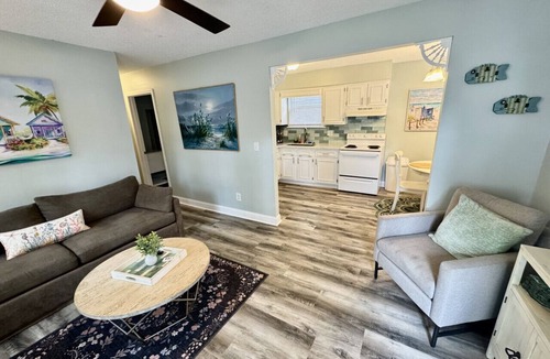 Surfside Beach Cottage | Ocean Lakes-Bright & Airy-Free Golf Cart