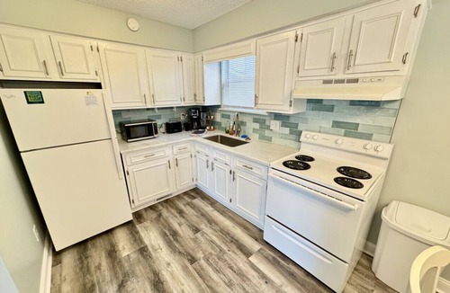 Surfside Beach Cottage | Ocean Lakes-Bright & Airy-Free Golf Cart