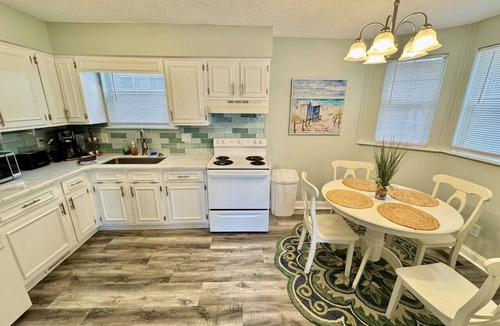 Surfside Beach Cottage | Ocean Lakes-Bright & Airy-Free Golf Cart
