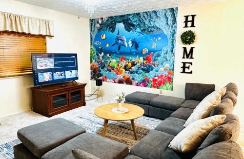 West Chester House | Ocean Palace -12 Guests- close to I-75-Amazing Location!