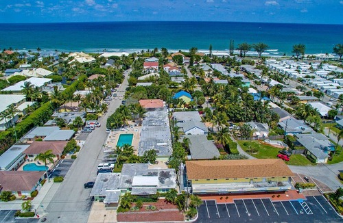 Ocean Ridge Apartment | Ocean Ridge Boutique Apartment 14 with a large pool 200m from the beach