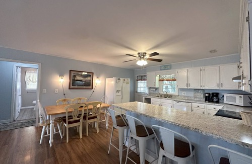 Edisto Island House | Ocean Views; Large Screened Porch & Sun Deck; Across from Beach Access; Cable TV & Wifi