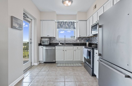 Gulfport Condo | Oceanfront 3 Bd Condo Overlooking the Gulf Gulfport/Biloxi in Legacy Tower