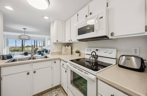 Amelia City Condo | Oceanfront Condo - 2 pools - Private Patio - Short walk to The Ritz Carlton