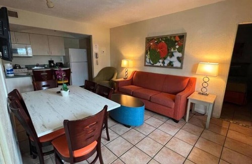 Hollywood South Central Beach Resort | Oceanfront Enchanted Isle Resort 1 BR sleeps 4