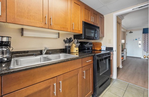 Downtown Myrtle Beach Condo | 🌊 Oceanfront Gem | Holiday Pavilion 1BR | Walk to Boardwalk 🎡