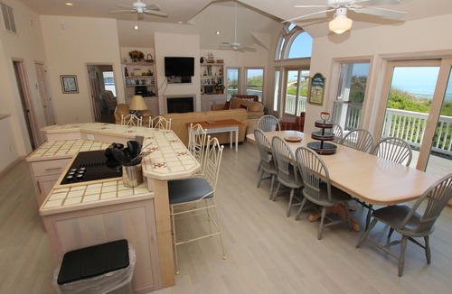 Whalehead Beach House | OCEANFRONT, Pool, Priv Beach Access, Rec Rm, WL945, Sweet Dreams
