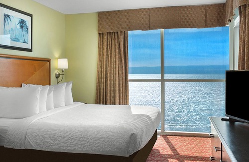 Downtown Myrtle Beach Hotel | Oceanfront Stays Near Boardwalk Restaurants, with Pools, Hot Tubs | 3 Units