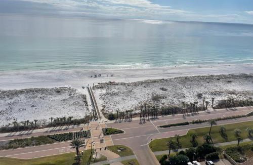 Pensacola Beach Apartment | Oceanfront Tower 3 Gulf & Bay View 3-Bedroom 18th Floor Condo in Pensacola Beach