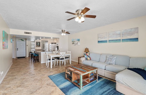 Canova Beach Condo | Oceanfront Getaway in a Cozy Town