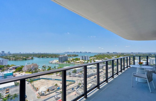 North Beach Condo | Oceanview Corner 2BR/2BA in Miami Beach + Beach Club 1710GP