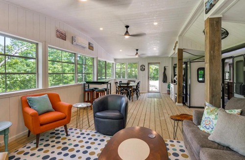 Linden House | Off-Grid Glamping! Unique, Wooded Tennessee Cabin