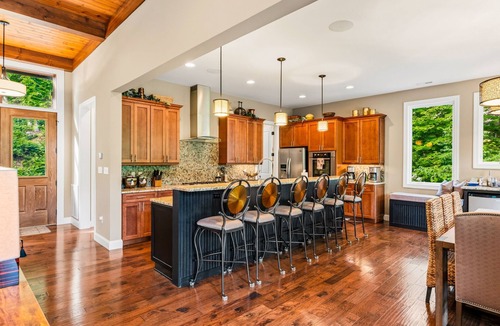 Jacksboro House | Offseason Oasis on Windsor Ln Beautiful Lake Front Retreat