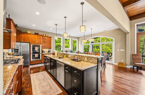Jacksboro House | Offseason Oasis on Windsor Ln Beautiful Lake Front Retreat