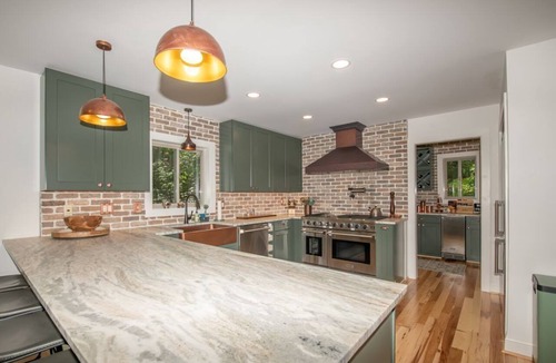 Pedlars Edge House | Oh Deer NEW LUXURY-renovated, hot tub/sauna, views