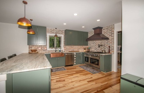 Pedlars Edge House | Oh Deer NEW LUXURY-renovated, hot tub/sauna, views