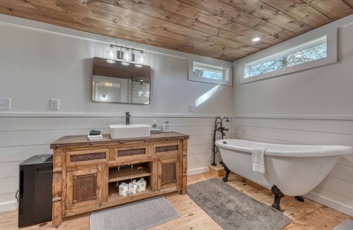 Blairsville House | Old Turner - Remodeled Farmhouse w/Firepit, 2 BRs, near hikes. Dog-friendly!