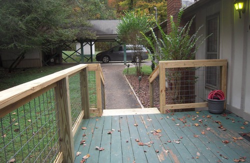 Sevierville Cottage | On a year-round creek with FREE High-Speed Wi-Fi! HOT TUB & Arcade game, 4 TVs