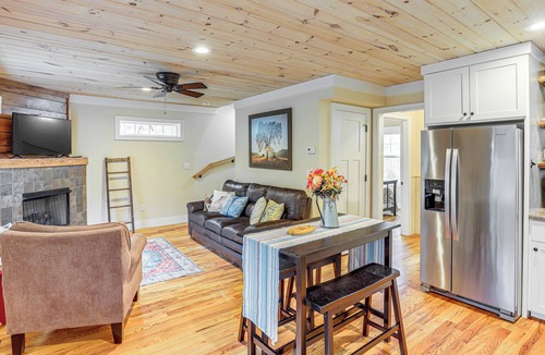 Hendersonville Cottage | On Farm: Charming Hendersonville Retreat!