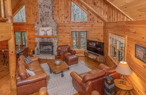 Thayerville House | On the Rocks | Central, Quiet Location + Hot Tub!