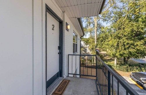 Nashville Apartment | On the Rocks w/Parking near Vandy/DT