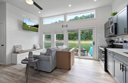 Nancy House | On-Water 20 - Pet Friendly Floating House on Lake Cumberland