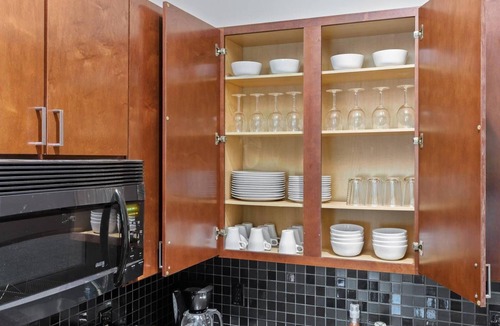 First Ward Apartment | One Bedroom Apartment -10 Min Walk to Epicentre Wifi