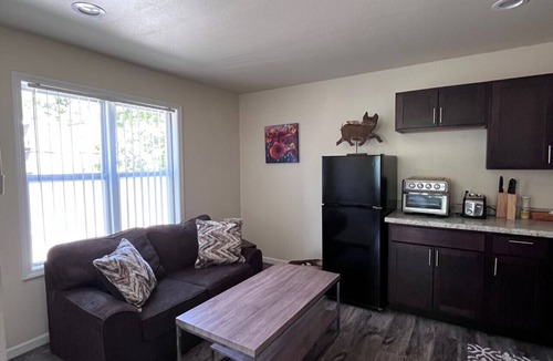 West Main HIll Apartment | One Bedroom Apartment in Kalamazoo with View