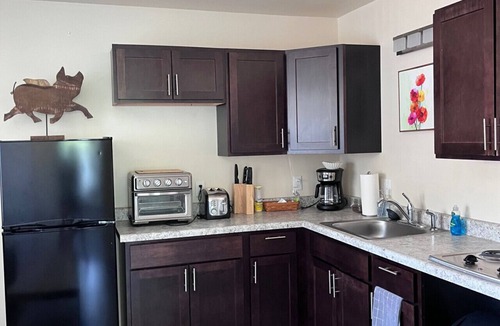 West Main HIll Apartment | One Bedroom Apartment in Kalamazoo with View
